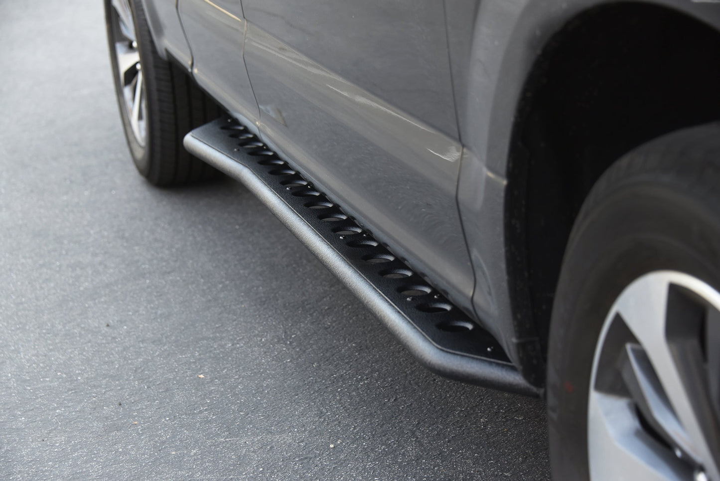 Armordillo 2019-2022 Dodge Ram 1500  (Excluding Classic Models) Crew Cab RS Series Running Board - Textured Black - Bayson R Motorsports