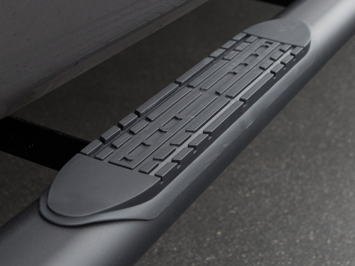 Armordillo 2019-2022 Dodge Ram 1500 - Quad Cab 4" Oval Step Bar - Matte Black - Bayson R Motorsports